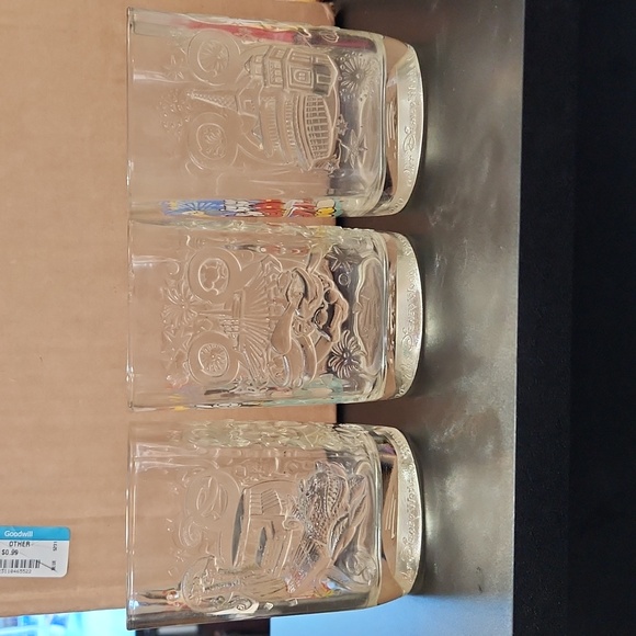 Set of 3 (not complete) Mcdonalds Disney parks glasses please read description - Picture 3 of 17